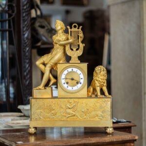 Table clock with Orpheus