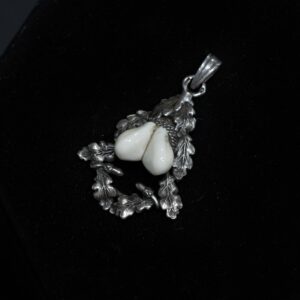 Silver hunting pendant