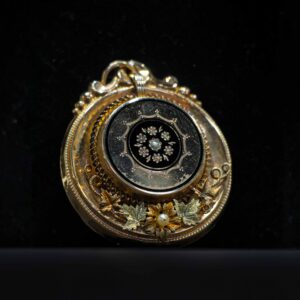 Victorian gold pendant