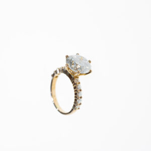 Gold ring with a 4.37 ct diamond